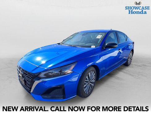Used 2025 Nissan Altima 2.5 SV FWD image 2