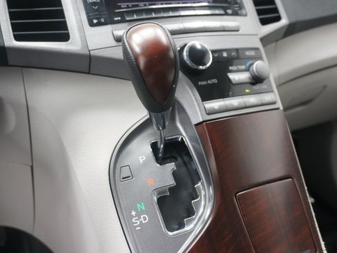 Used 2010 Toyota Venza FWD image 17