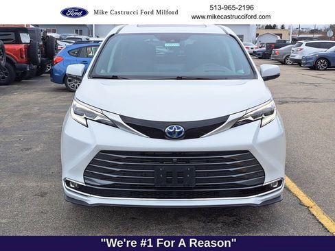 Used 2024 Toyota Sienna Platinum image 8