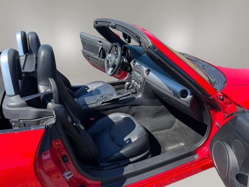 Used 2010 MAZDA MX-5 Miata Grand Touring w/ Premium Pkg RWD image 18
