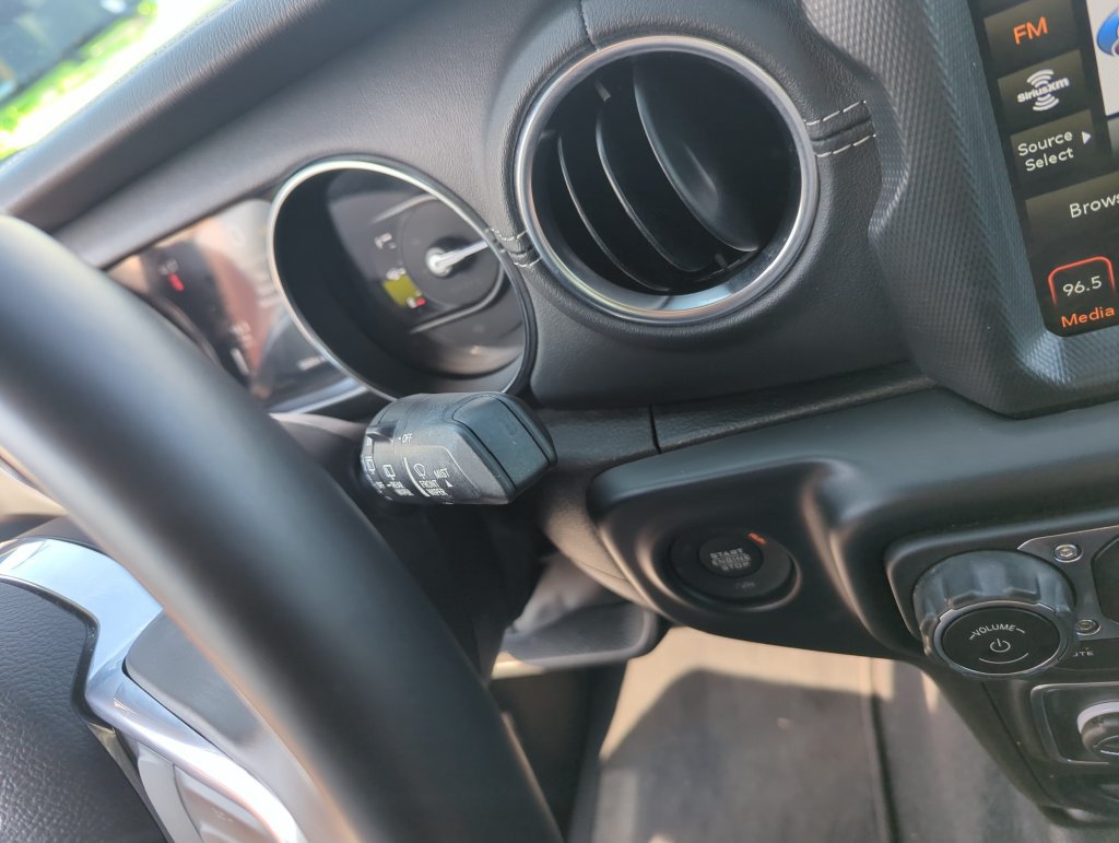Used 2022 Jeep Wrangler Unlimited Sahara AWD/4WD image 23