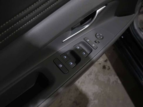 Used 2025 Hyundai Elantra SEL image 18