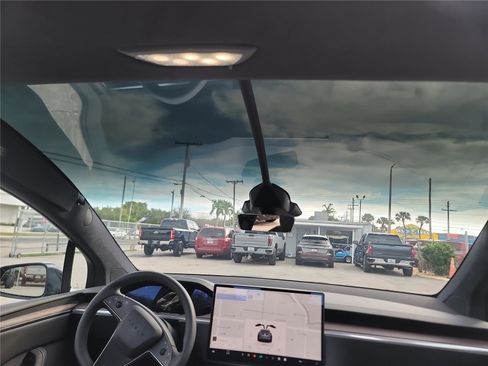 Used 2024 Tesla Model X image 20