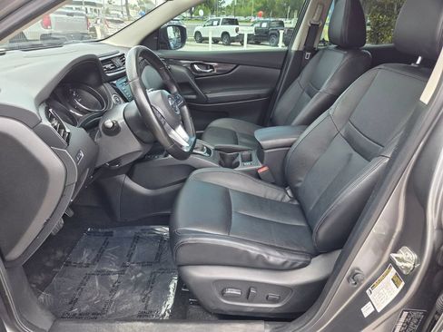 Used 2021 Nissan Rogue Sport SL w/ Premium Package FWD image 4