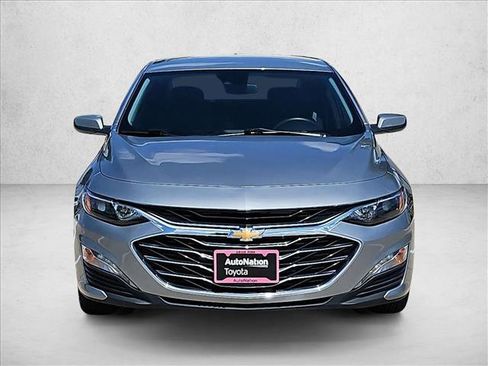 Used 2024 Chevrolet Malibu LT FWD image 2
