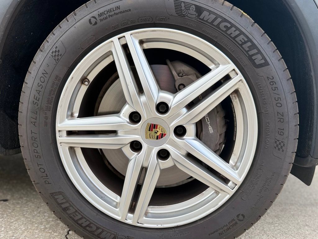 Used 2016 Porsche Cayenne AWD/4WD image 12