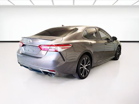 Used 2019 Toyota Camry SE w/ Carpet Mat Package FWD image 4