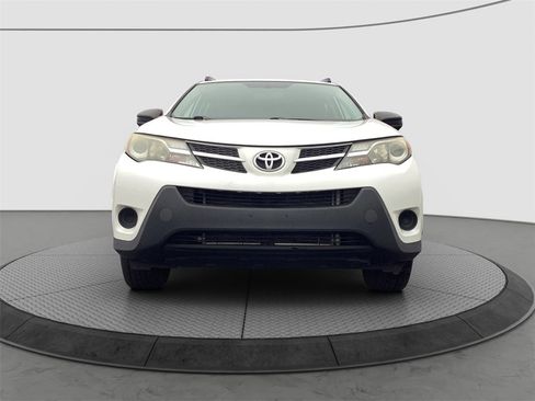 Used 2015 Toyota RAV4 LE image 2