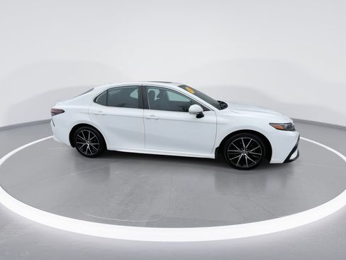 Used 2021 Toyota Camry SE w/ Cold Weather Package image 24