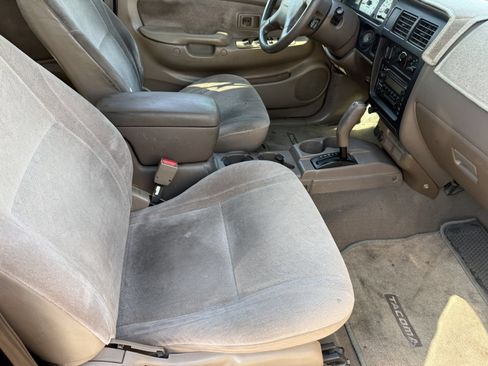 Used 2004 Toyota Tacoma PreRunner w/ Convenience Pkg RWD image 9