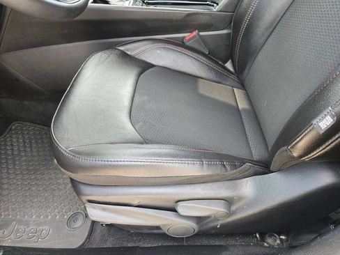 Used 2025 Jeep Compass Trailhawk AWD/4WD image 12