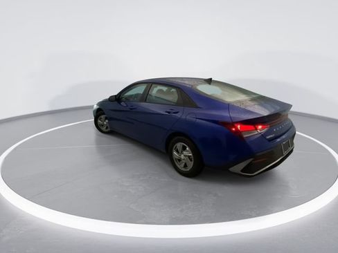 Used 2025 Hyundai Elantra SE FWD image 4
