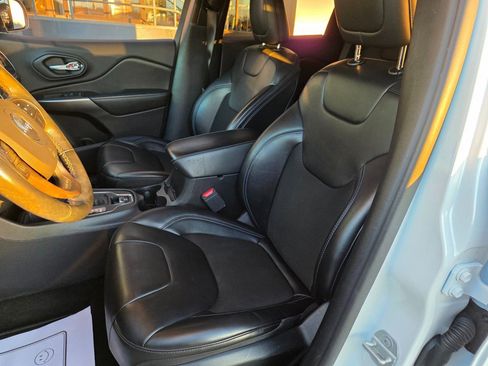 Used 2020 Jeep Cherokee Latitude Plus w/ Cold Weather Group image 21