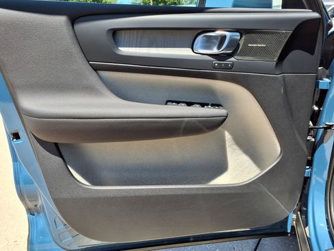 Certified 2023 Volvo XC40 B5 Ultimate w/ Protection Package Premier AWD/4WD image 22