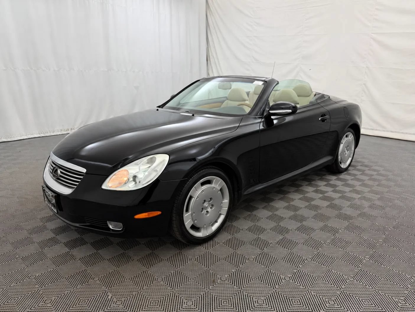 Used 2002 Lexus SC 430 Convertible RWD image 2