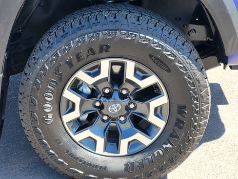 Used 2023 Toyota Tacoma TRD Off-Road AWD/4WD image 8