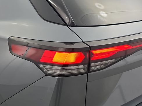 New 2026 Volkswagen Tiguan SE R-Line FWD image 33