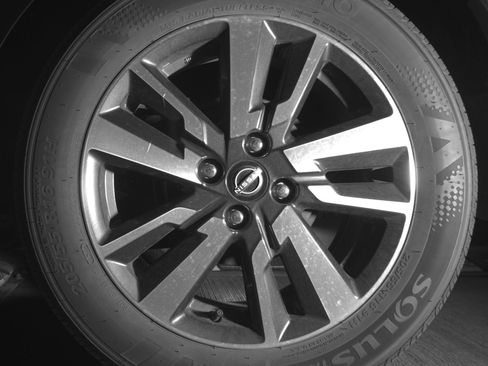 Used 2025 Nissan Versa SV image 14