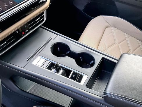 Used 2024 Volkswagen Atlas Cross Sport SE image 17