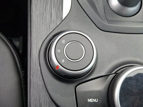 Used 2019 Alfa Romeo Giulia AWD w/ Nero Edizione image 24