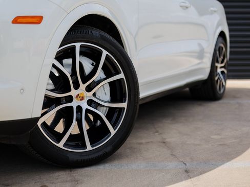 Certified 2022 Porsche Cayenne Turbo image 12