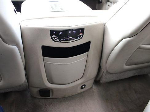 Used 2017 Cadillac Escalade ESV Luxury image 23