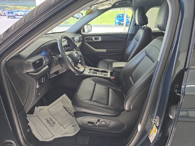 Used 2023 Ford Explorer XLT w/ Equipment Group 202A AWD/4WD image 13