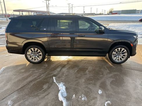 Certified 2024 Cadillac Escalade ESV Sport Platinum w/ LPO, ONYX Package AWD/4WD image 6