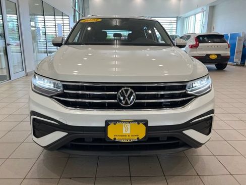 Used 2023 Volkswagen Tiguan SE AWD/4WD image 2