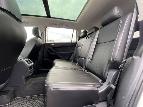 Used 2023 Volkswagen Tiguan SE w/ Panoramic Sunroof Package AWD/4WD image 13