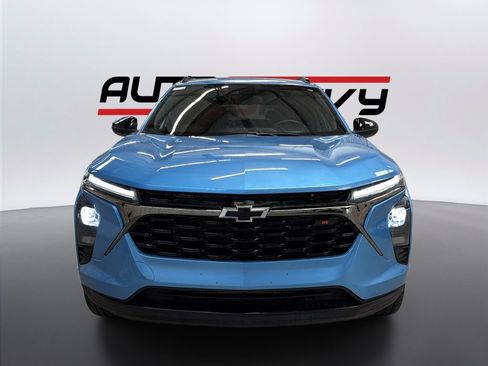 Used 2025 Chevrolet Trax RS w/ Sunroof Package FWD image 2