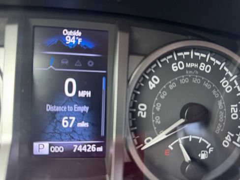 Used 2022 Toyota Tacoma SR5 AWD/4WD image 11