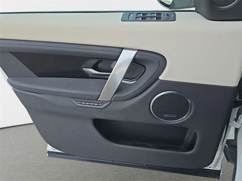 Used 2025 Land Rover Discovery Sport S image 26