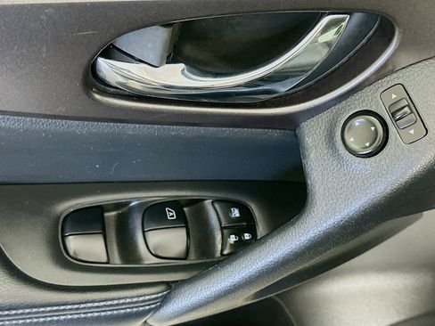 Used 2015 Nissan Rogue SV AWD/4WD image 15