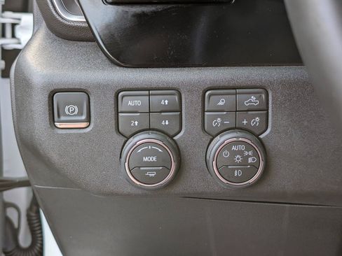 Used 2026 Chevrolet Silverado 1500 LTZ AWD/4WD image 30