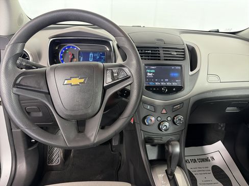 Used 2016 Chevrolet Trax LS FWD image 3