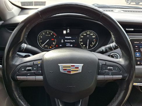 Used 2020 Cadillac XT4 Luxury w/ Cold Weather Package image 21