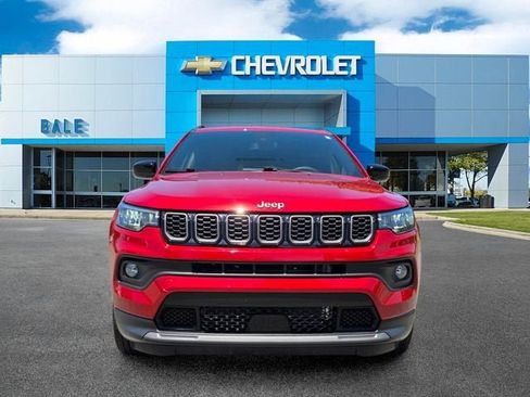 Used 2025 Jeep Compass Latitude w/ Altitude Special Edition AWD/4WD image 8