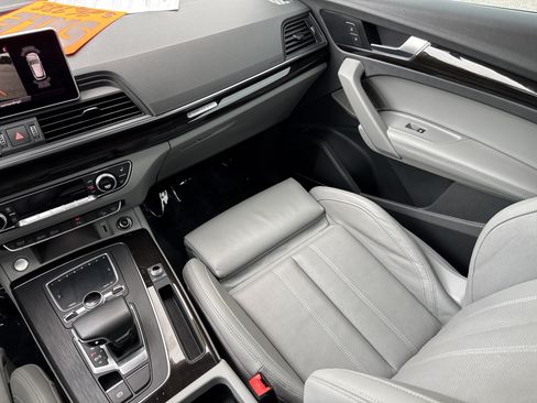 Used 2020 Audi Q5 2.0T Premium Plus w/ Premium Plus Package AWD/4WD image 16