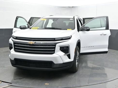 Used 2024 Chevrolet Traverse LT FWD image 51