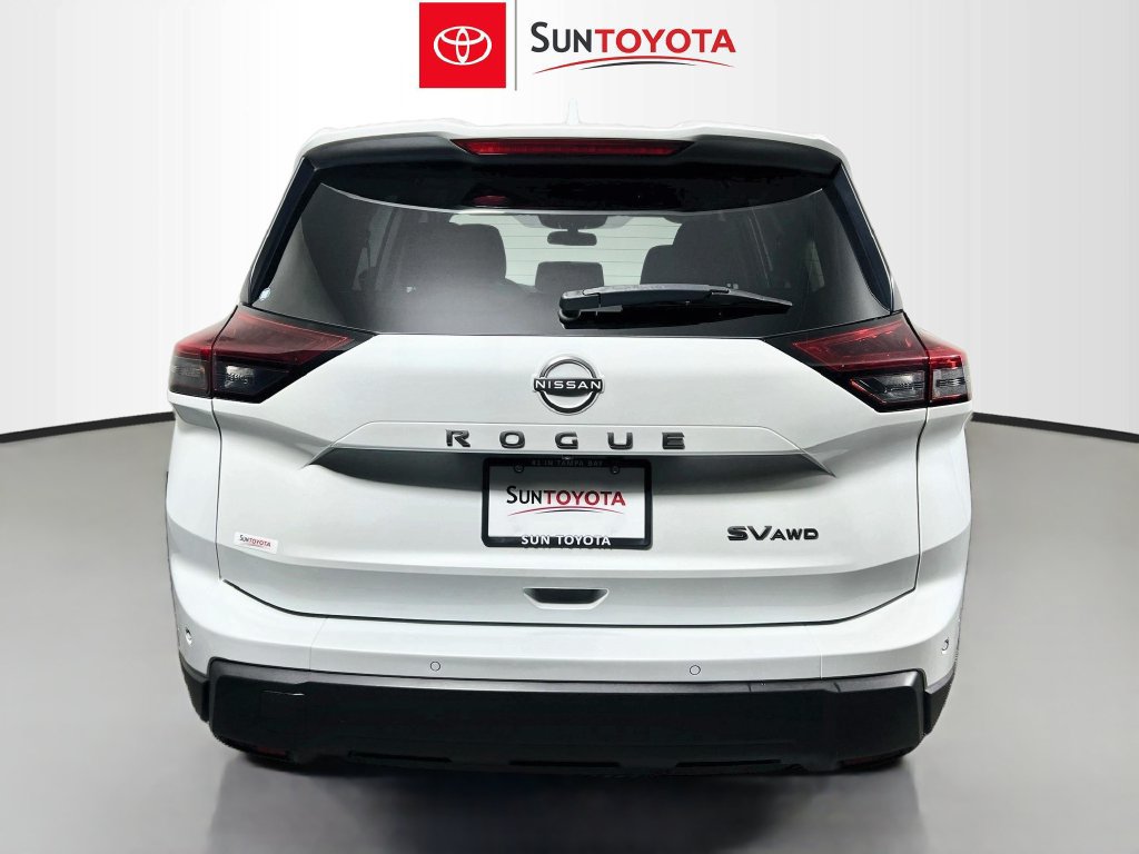 Used 2024 Nissan Rogue SV AWD/4WD image 5