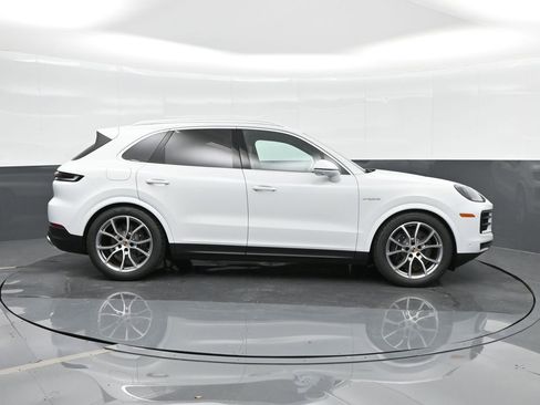 New 2025 Porsche Cayenne E-Hybrid image 10