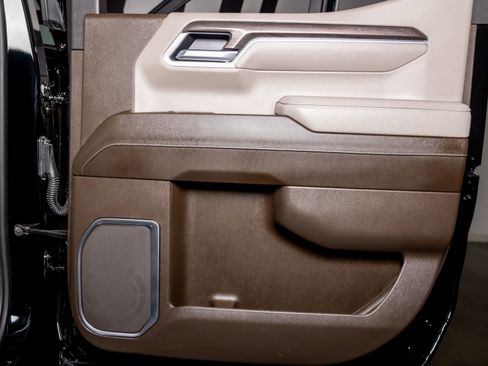 Used 2025 Chevrolet Silverado 1500 LTZ image 39