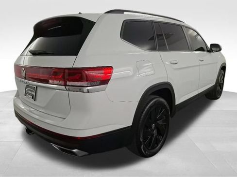Used 2024 Volkswagen Atlas SE w/ Black Wheel Package FWD image 7
