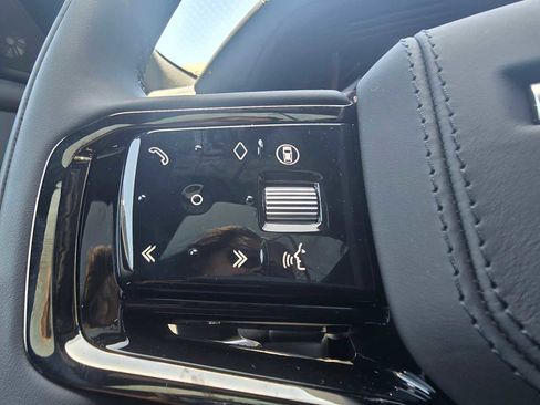 Certified 2026 Land Rover Range Rover Velar Dynamic SE image 31