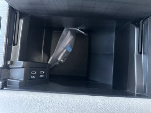 Used 2026 Toyota Sienna XLE AWD/4WD image 28