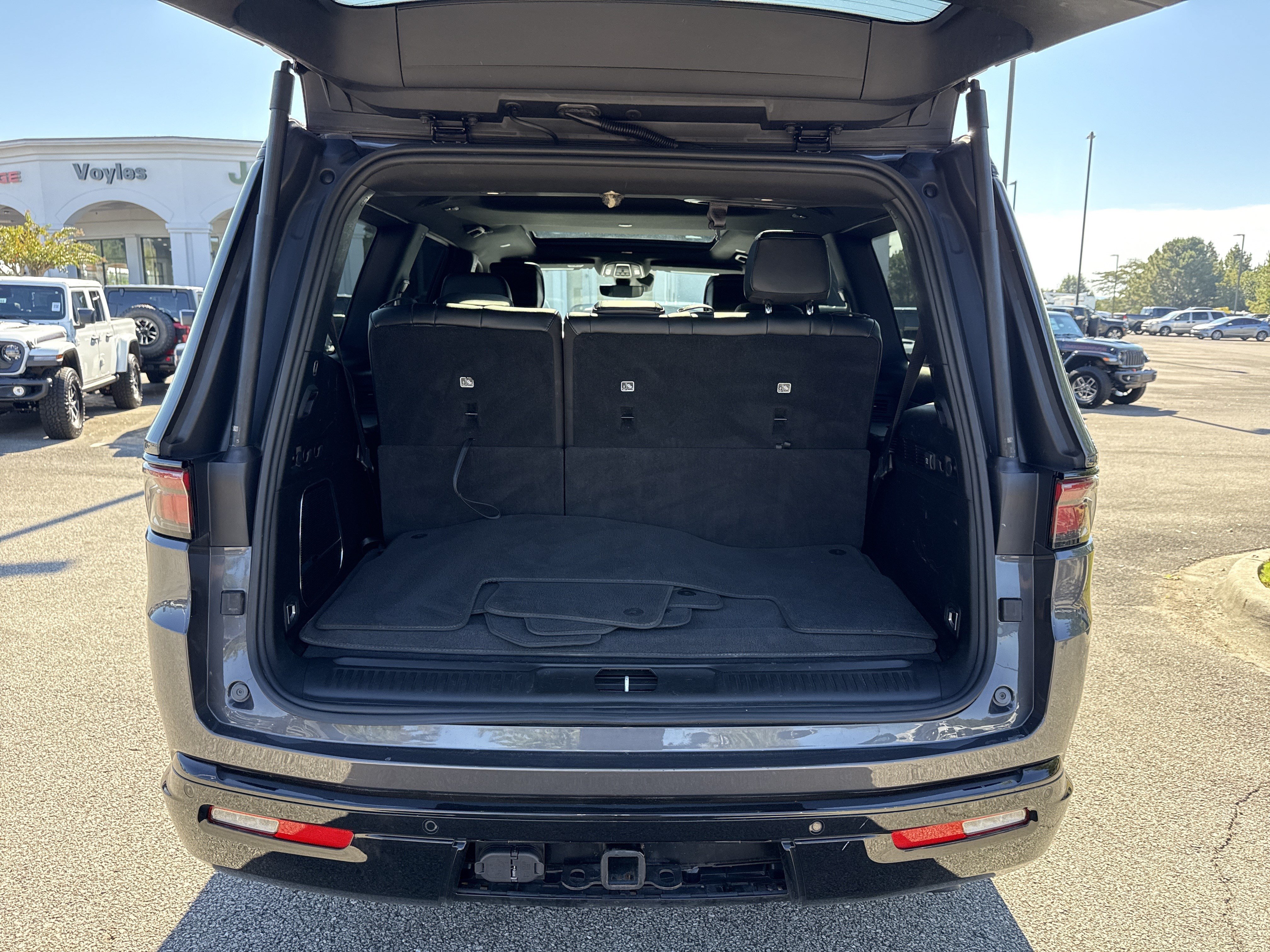 Used 2023 Jeep Wagoneer Series II AWD/4WD image 21