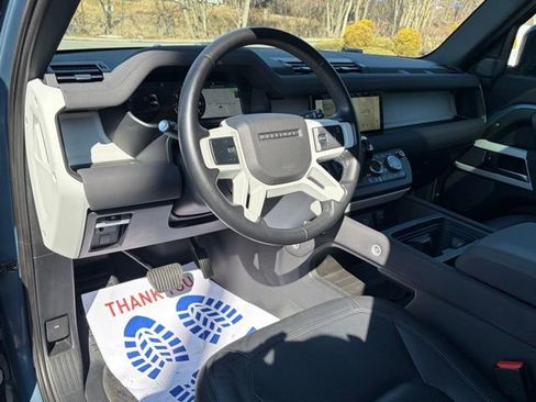 Used 2023 Land Rover Defender 90 S image 32