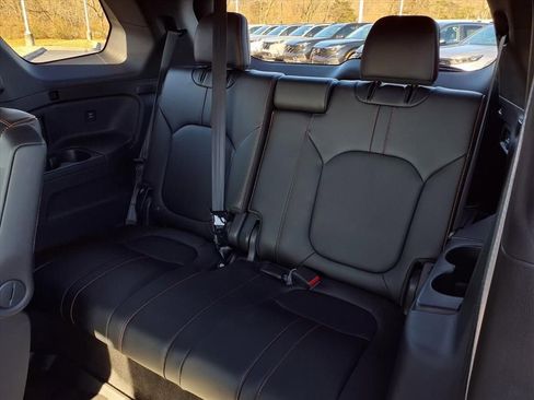 Used 2025 Honda Pilot TrailSport image 10