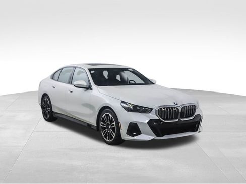 New 2026 BMW 530i xDrive w/ M Sport Package image 7
